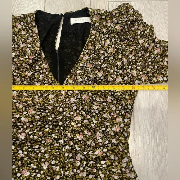 ASTR Ruched Mini Dress - Picture 13 of 16